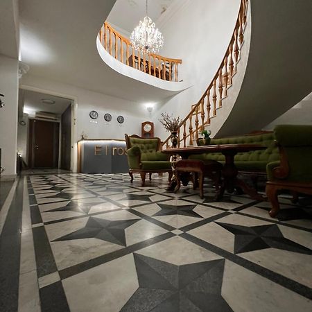 Elross Hotel เยเรวาน ภายนอก รูปภาพ