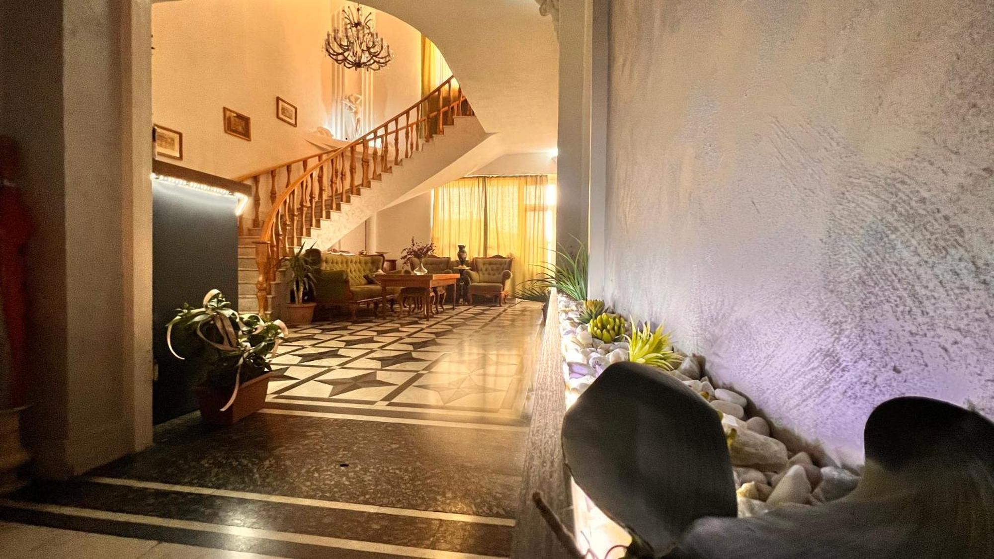 Elross Hotel เยเรวาน ภายนอก รูปภาพ