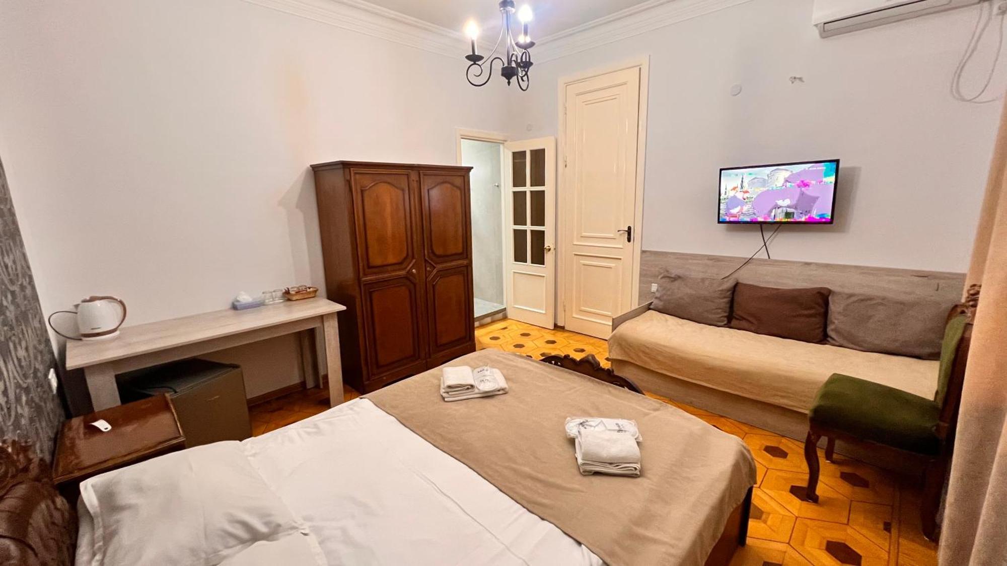 Elross Hotel เยเรวาน ภายนอก รูปภาพ
