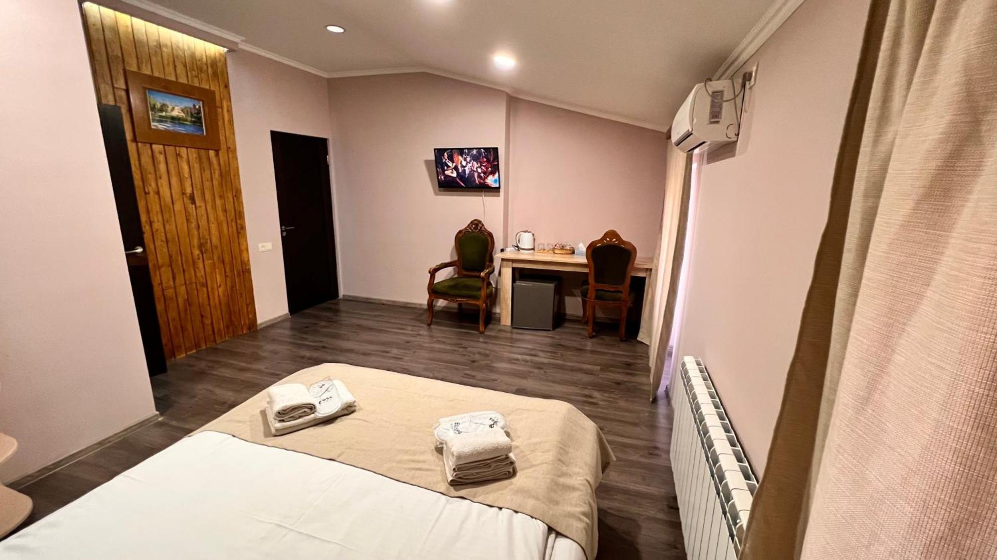 Elross Hotel เยเรวาน ภายนอก รูปภาพ